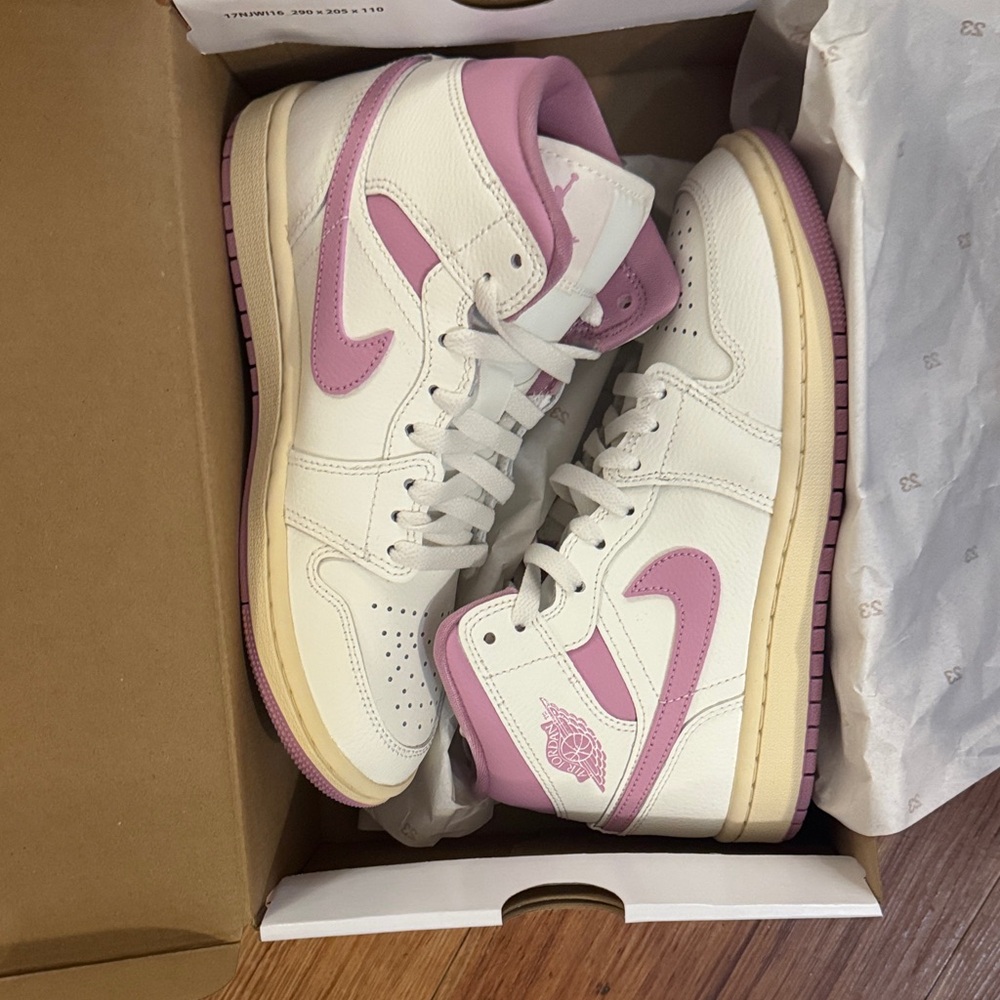 Jordan Air 1 Mid Sail and Orchid sz 6 Nike